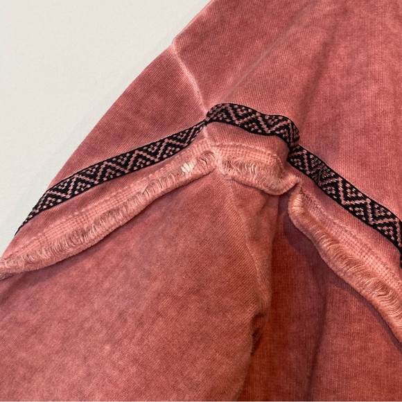 POL Distressed Boho Aztec Sweatshirt Size Medium - Picture 4 of 12